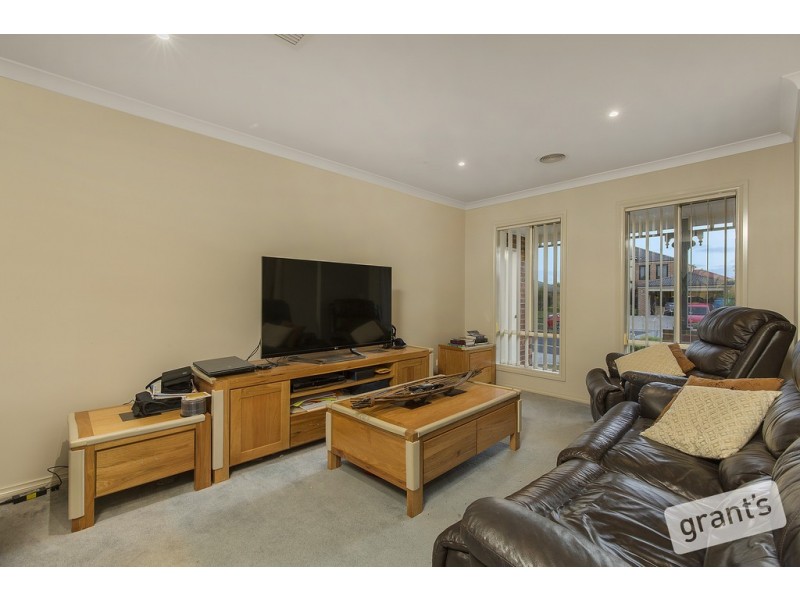 24 Meadowlands Way, Berwick VIC 3806