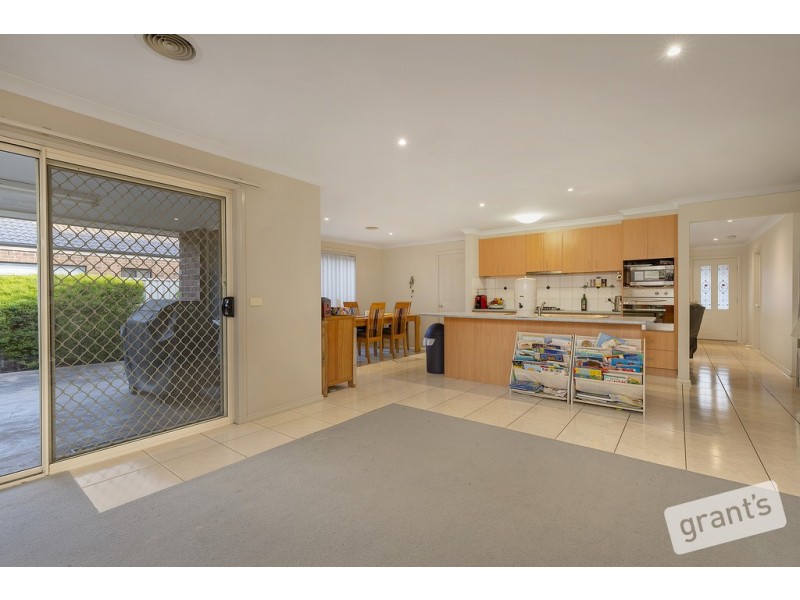 24 Meadowlands Way, Berwick VIC 3806