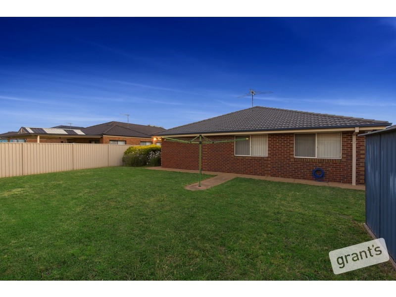 24 Meadowlands Way, Berwick VIC 3806