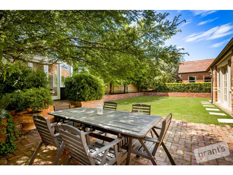 1 Camira Court, Berwick VIC 3806