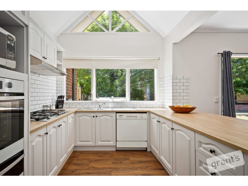 1 Camira Court, Berwick VIC 3806