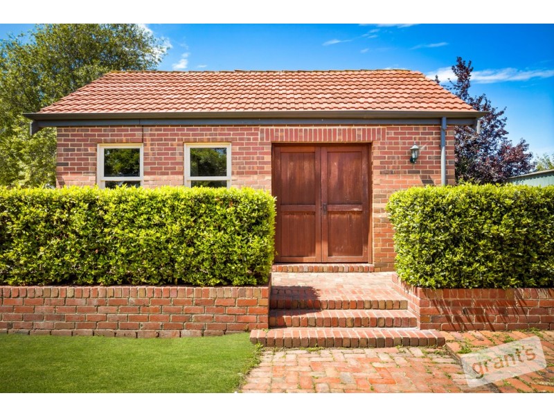 1 Camira Court, Berwick VIC 3806