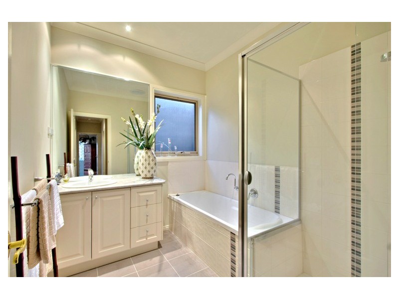 6A Hazeldene Court, Berwick VIC 3806