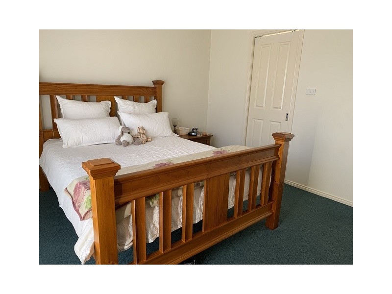 8A Glenn Erin Way, Berwick VIC 3806