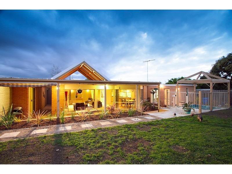 7 Furness Court, Berwick VIC 3806
