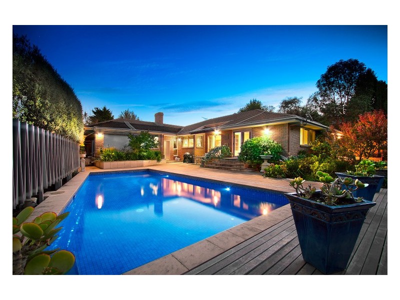 14 McKay Close, Berwick VIC 3806