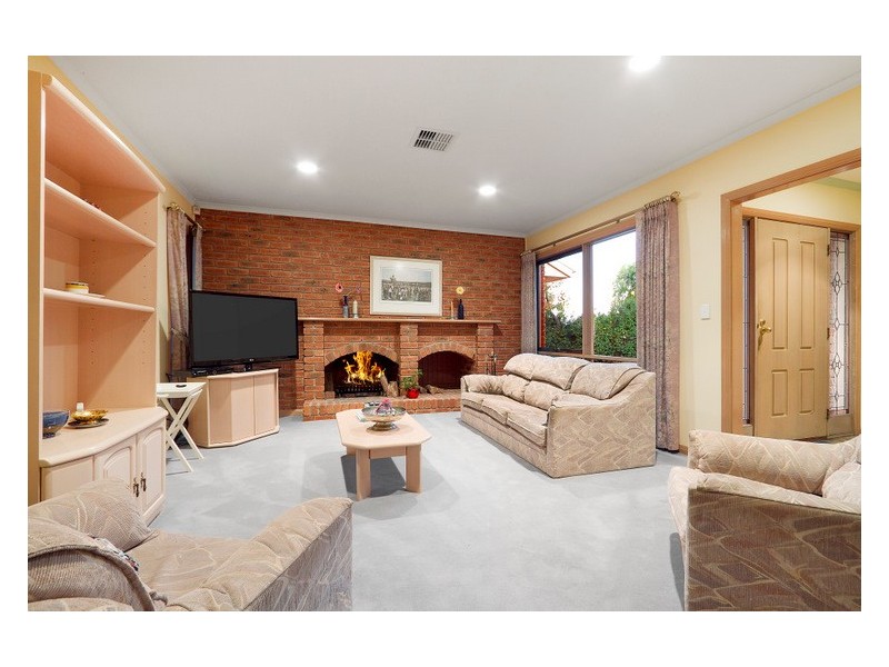 14 McKay Close, Berwick VIC 3806