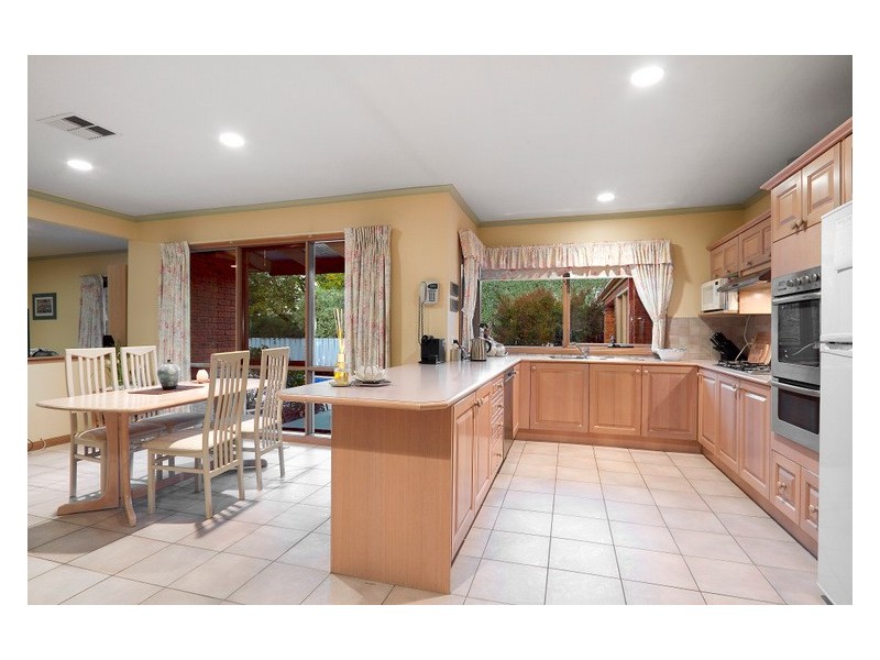 14 McKay Close, Berwick VIC 3806