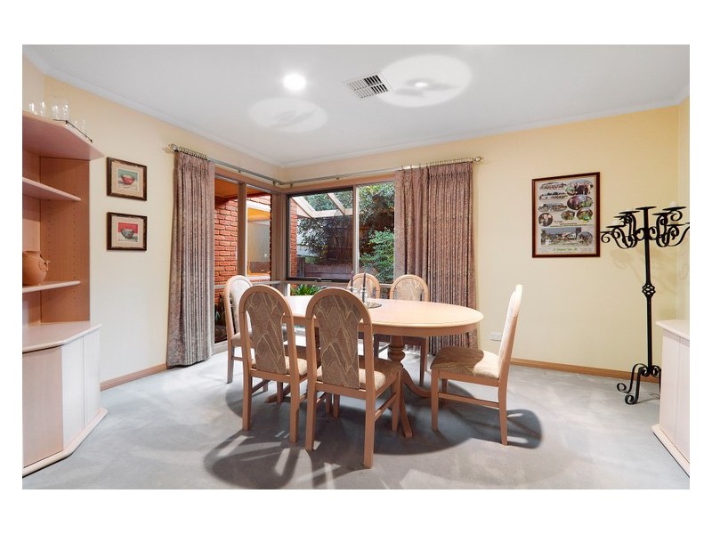 14 McKay Close, Berwick VIC 3806