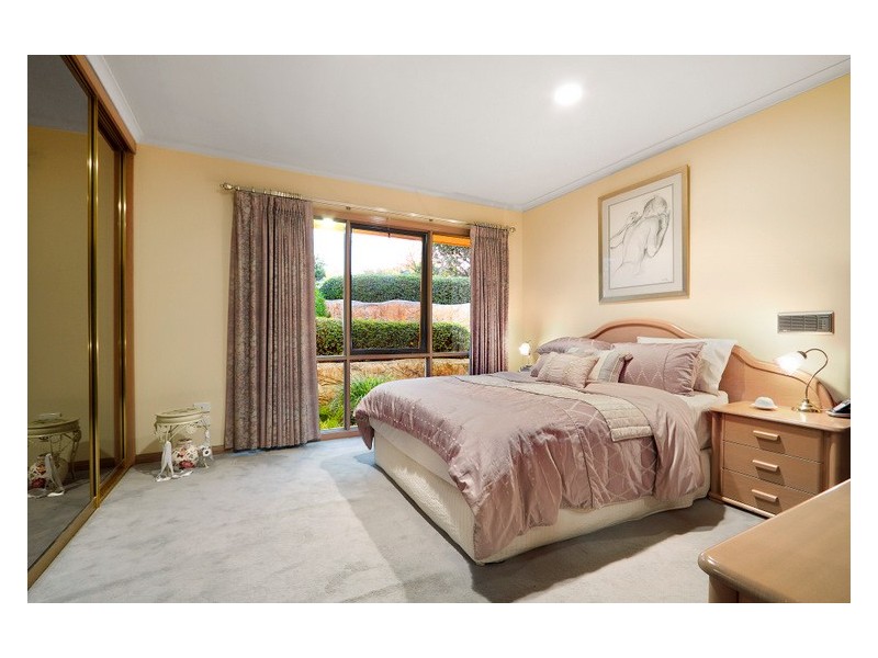 14 McKay Close, Berwick VIC 3806