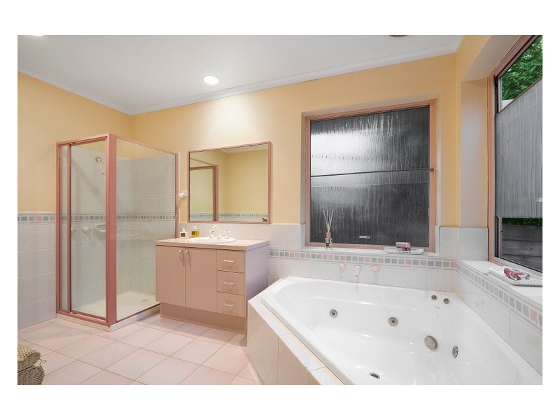 14 McKay Close, Berwick VIC 3806