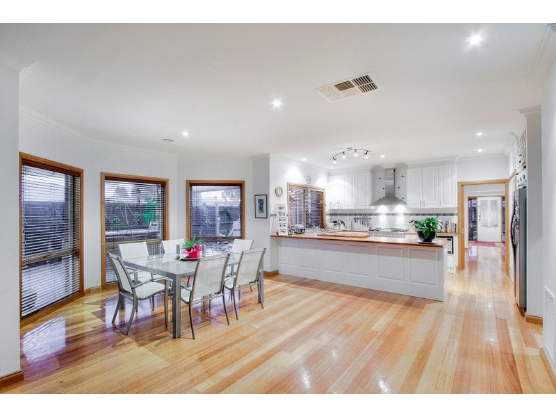 6 Vaucluse Street, Berwick VIC 3806