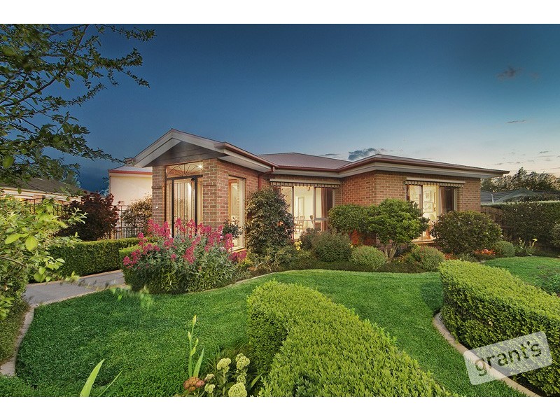 19 Milparinka Way, Berwick VIC 3806