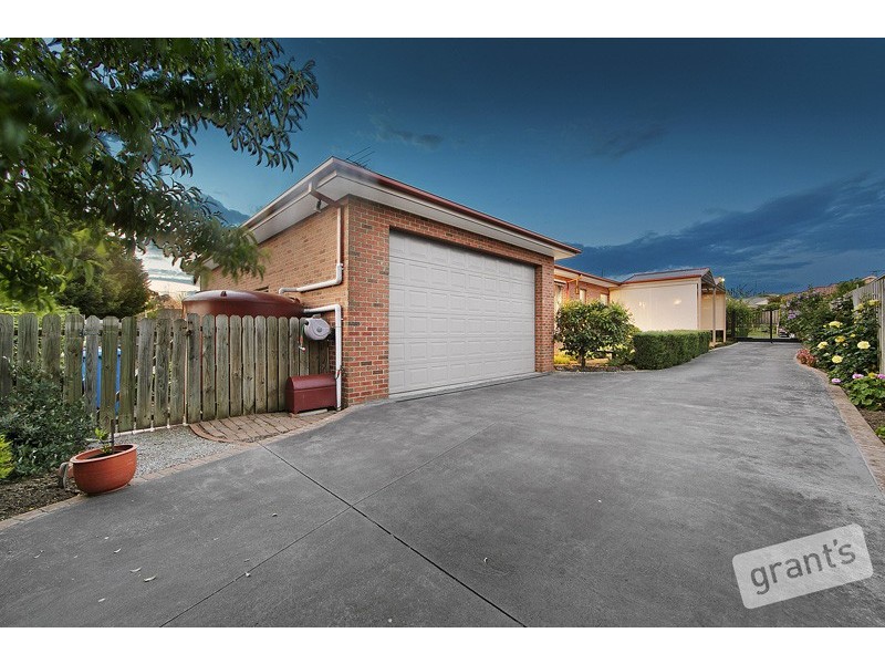 19 Milparinka Way, Berwick VIC 3806