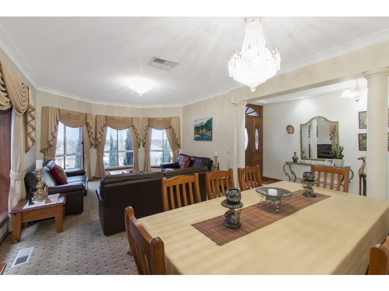 24 Fairholme Blvd, Berwick VIC 3806