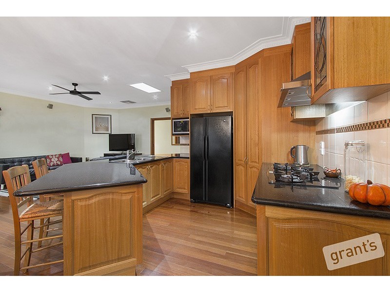 24 Fairholme Blvd, Berwick VIC 3806