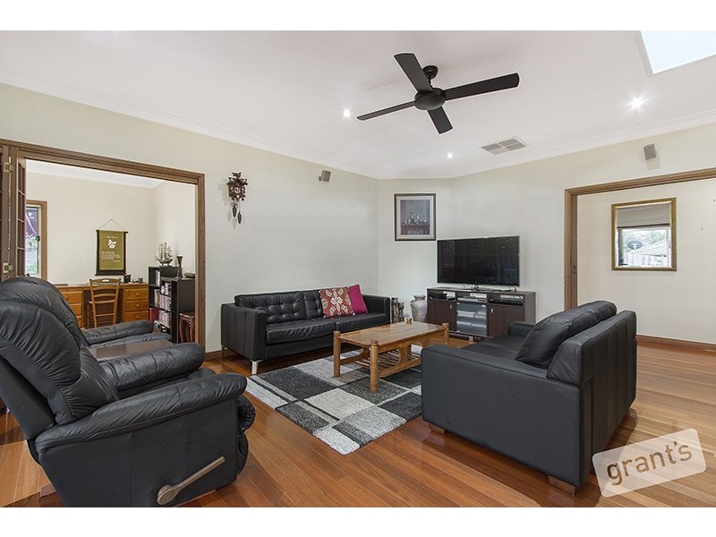 24 Fairholme Blvd, Berwick VIC 3806