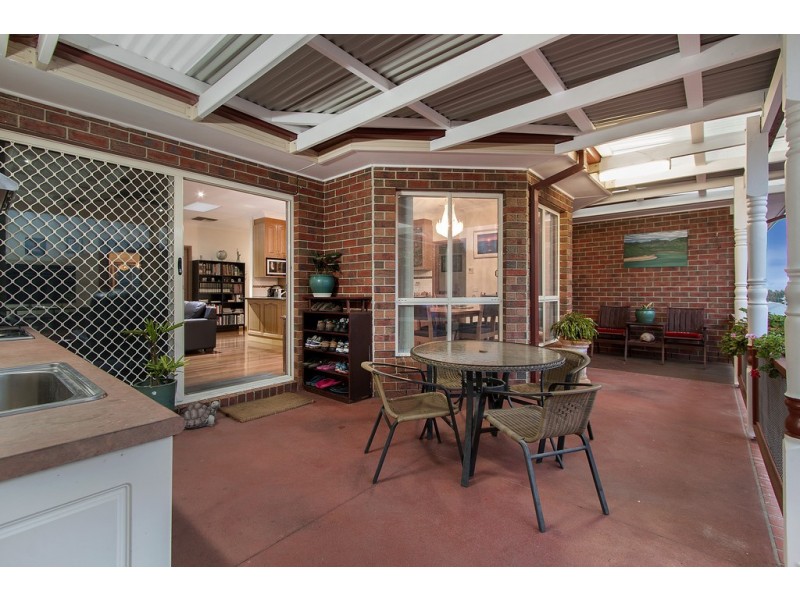 24 Fairholme Blvd, Berwick VIC 3806