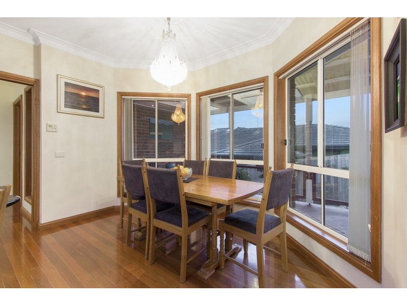 24 Fairholme Blvd, Berwick VIC 3806