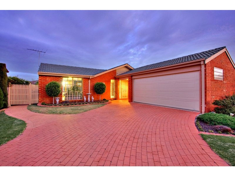 18 Strathaird Drive, Narre Warren South VIC 3805