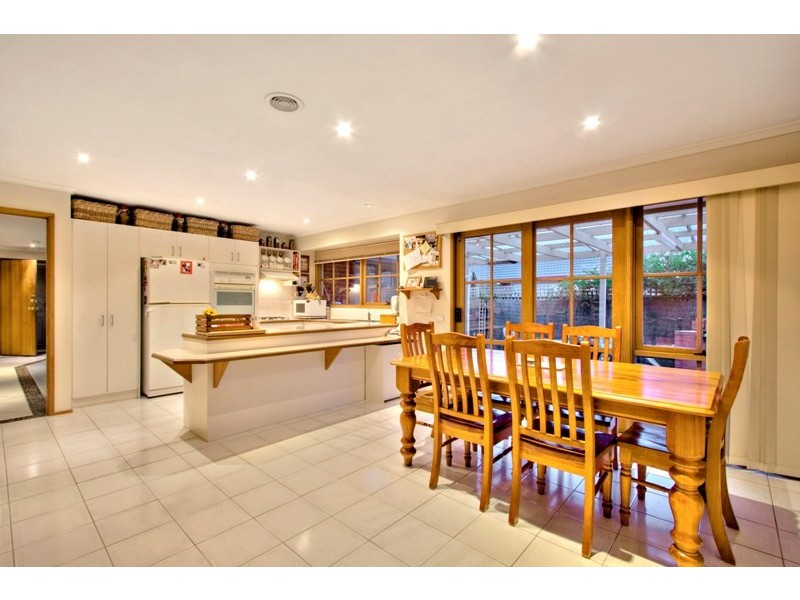 18 Strathaird Drive, Narre Warren South VIC 3805