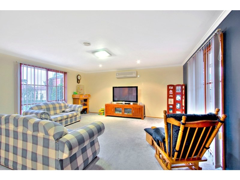 18 Strathaird Drive, Narre Warren South VIC 3805