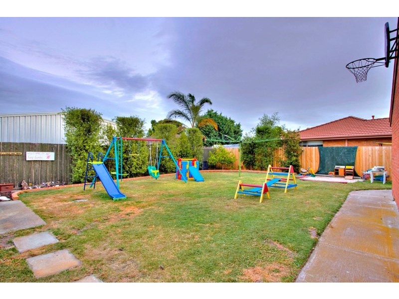 18 Strathaird Drive, Narre Warren South VIC 3805