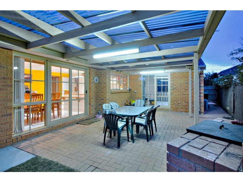 18 Strathaird Drive, Narre Warren South VIC 3805