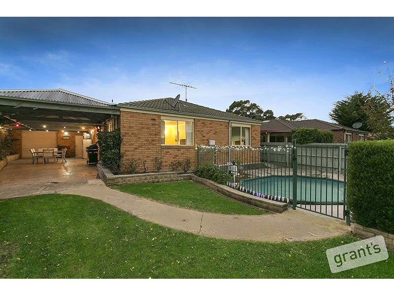 12 Brookfield Court, Berwick VIC 3806