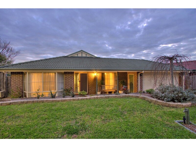1 Woodburn Avenue, Berwick VIC 3806