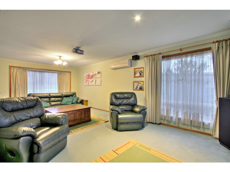 1 Woodburn Avenue, Berwick VIC 3806