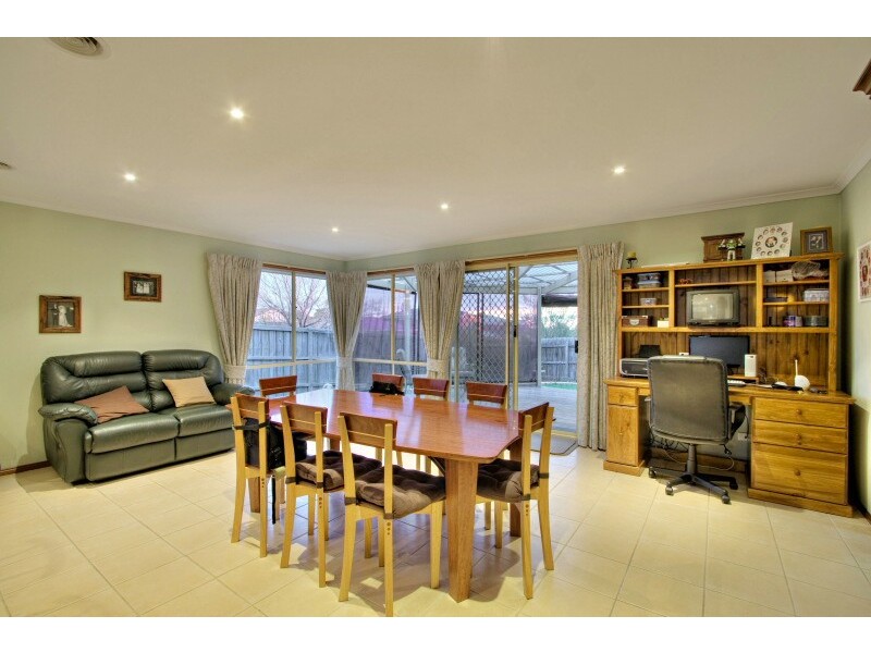 1 Woodburn Avenue, Berwick VIC 3806