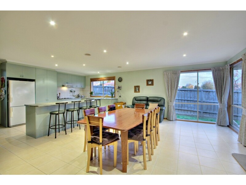 1 Woodburn Avenue, Berwick VIC 3806