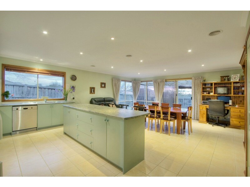 1 Woodburn Avenue, Berwick VIC 3806