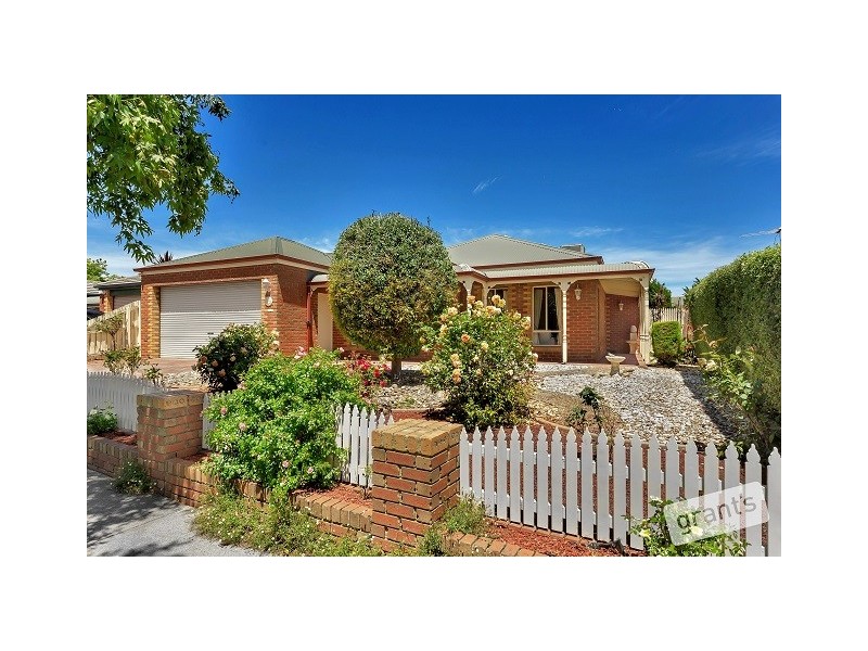 10 Turnberry Ave, Narre Warren South VIC 3805