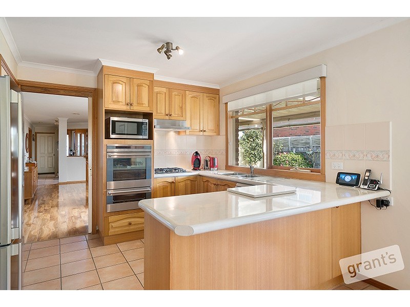 10 Allardice Parade, Berwick VIC 3806