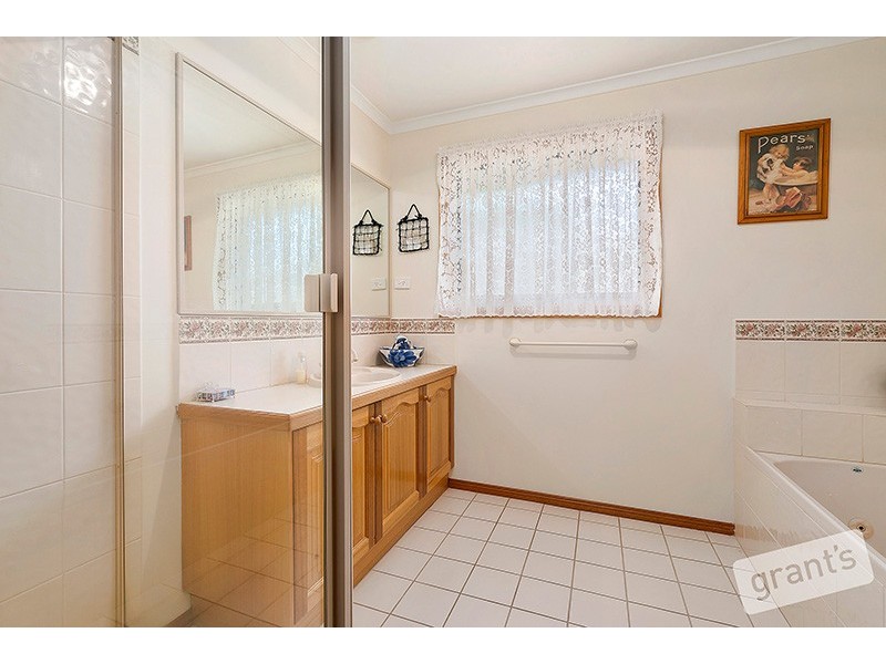 10 Allardice Parade, Berwick VIC 3806