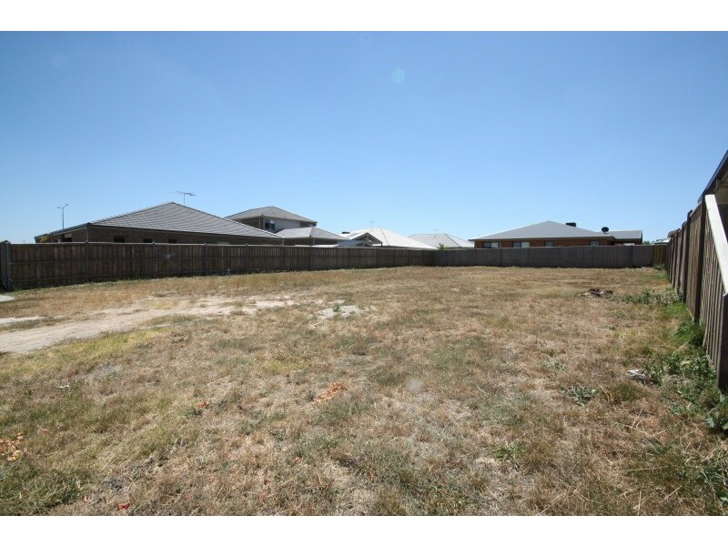 35 Cedarwood Crescent, Berwick VIC 3806