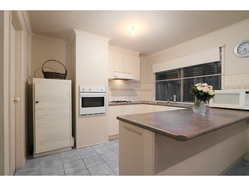 2 Highland Crescent, Narre Warren South VIC 3805