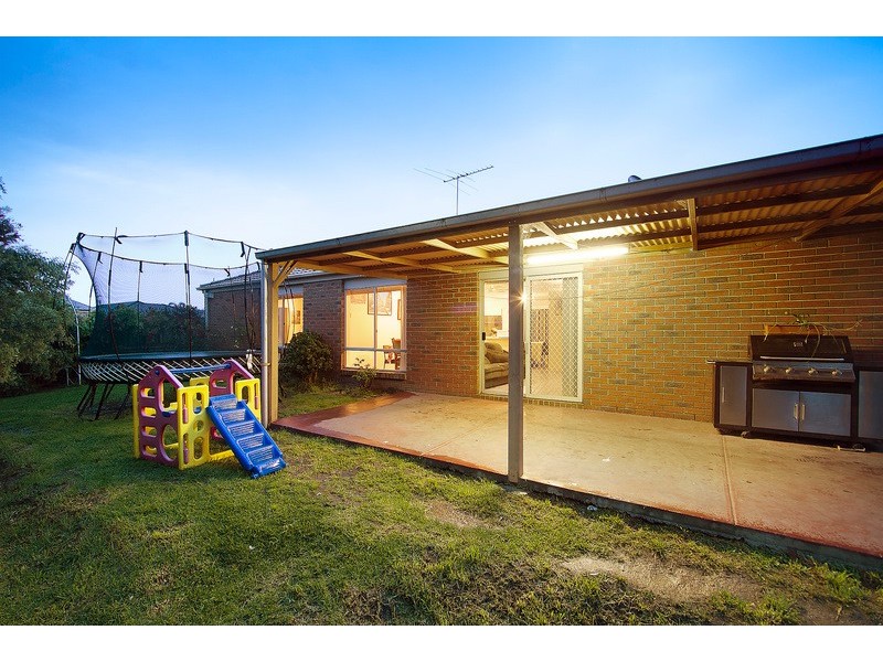 2 Highland Crescent, Narre Warren South VIC 3805