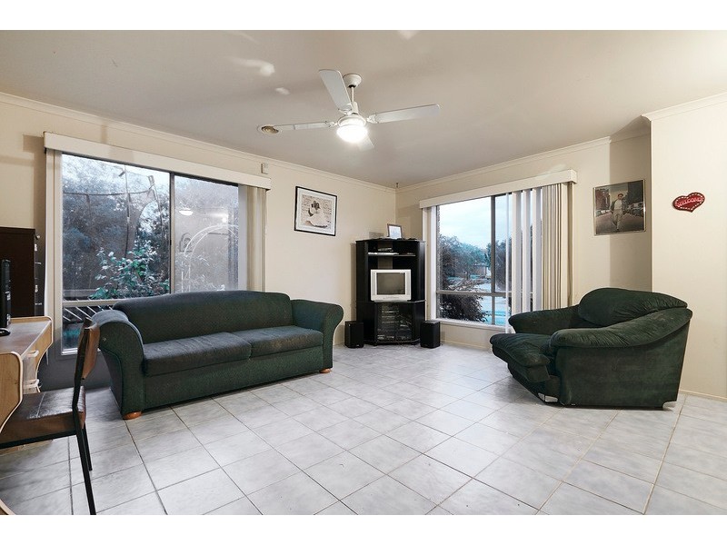 2 Highland Crescent, Narre Warren South VIC 3805