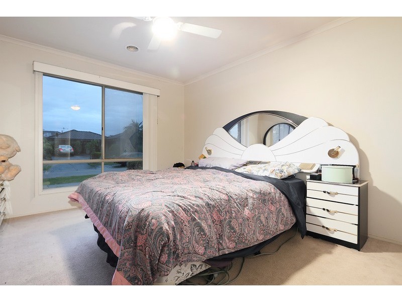 2 Highland Crescent, Narre Warren South VIC 3805