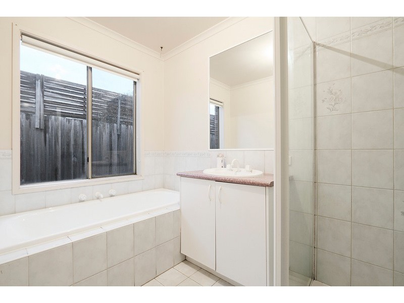 2 Highland Crescent, Narre Warren South VIC 3805