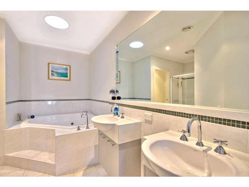 65 Glenview Rise, Berwick VIC 3806