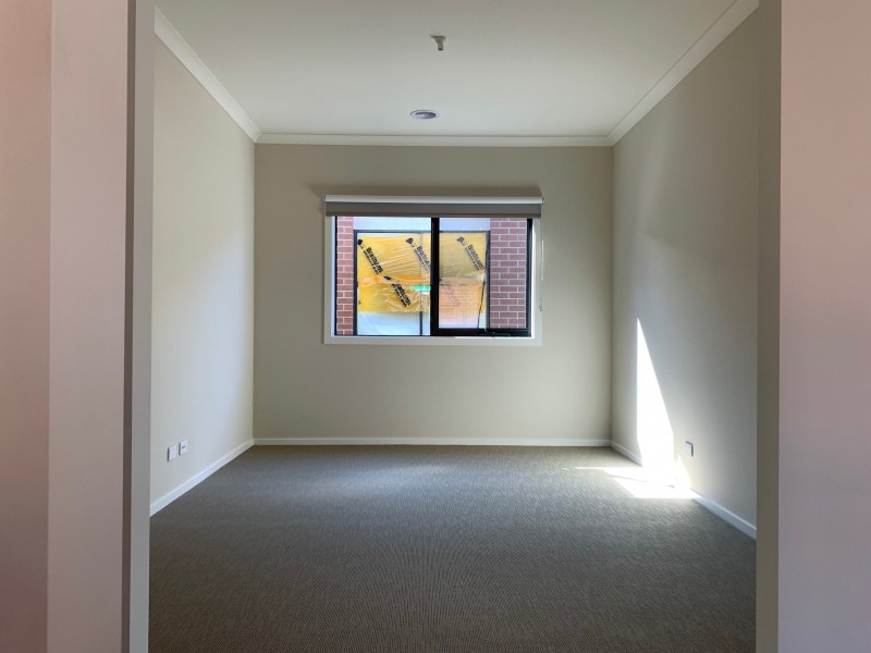 8 Bowler Avenue, Clyde VIC 3978