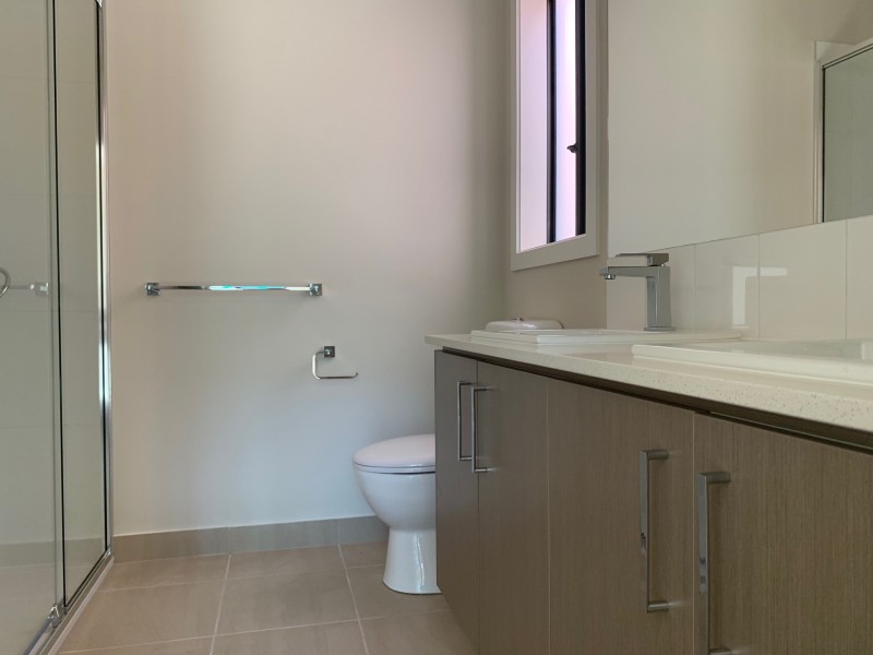 8 Bowler Avenue, Clyde VIC 3978