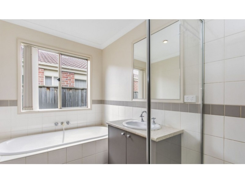 5 Roseville Court, Berwick VIC 3806