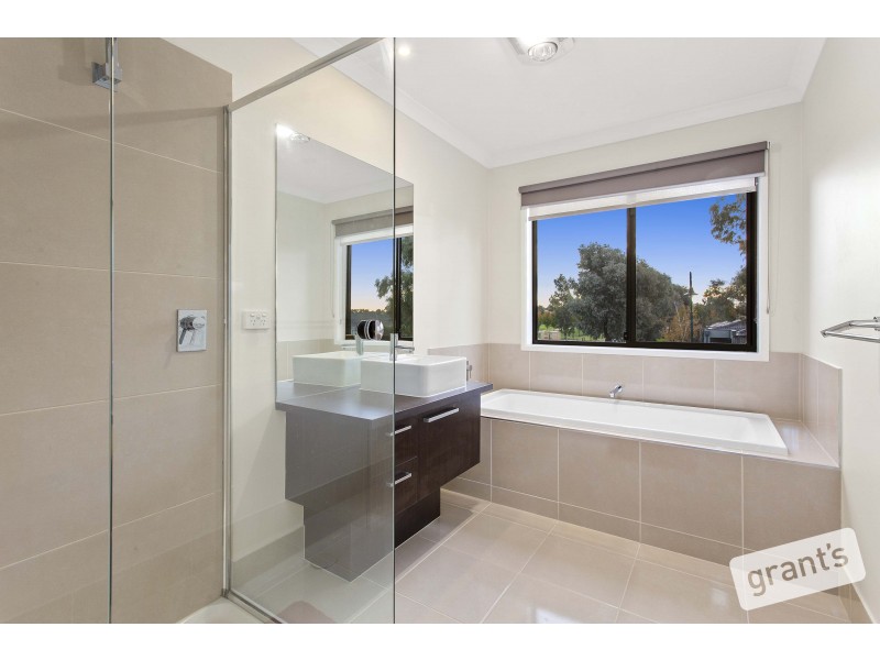 182 Mountainview Boulevard, Cranbourne North VIC 3977