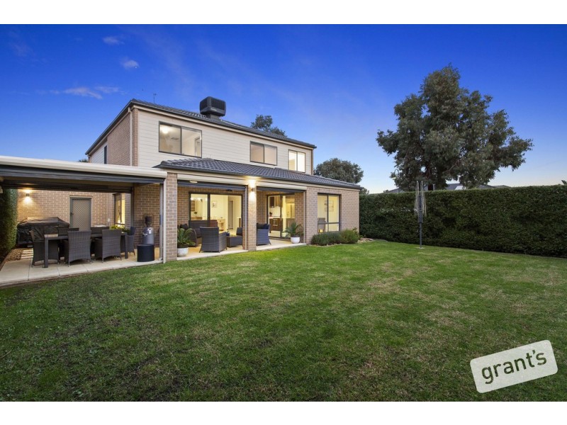182 Mountainview Boulevard, Cranbourne North VIC 3977