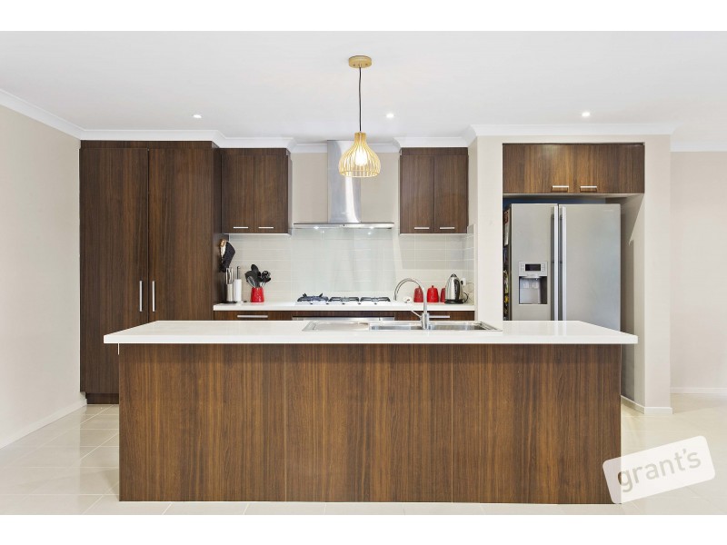 182 Mountainview Boulevard, Cranbourne North VIC 3977